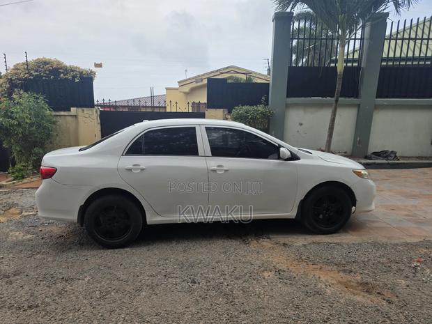 Toyota Corolla 2010 White