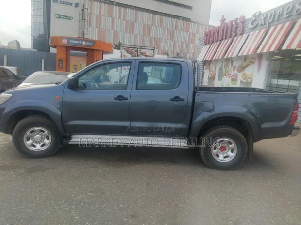 Toyota Hilux 2013 Gray