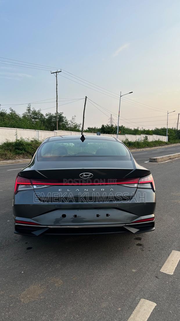 Hyundai Elantra SEL 2021 Gray