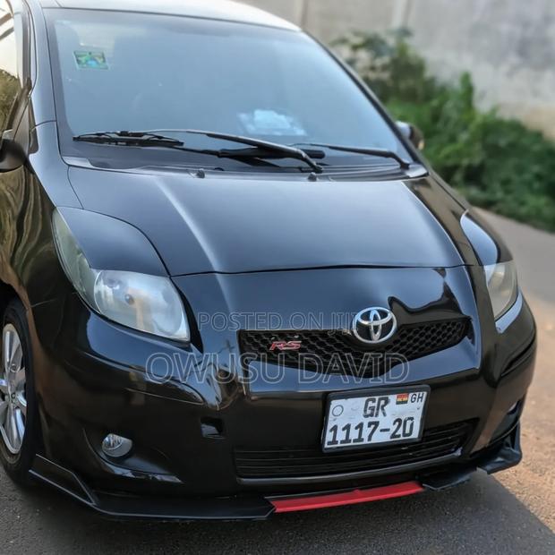 Toyota Vitz 2010 Black