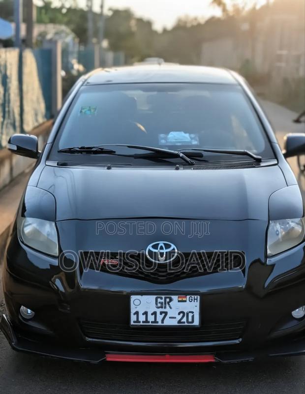 Toyota Vitz 2010 Black