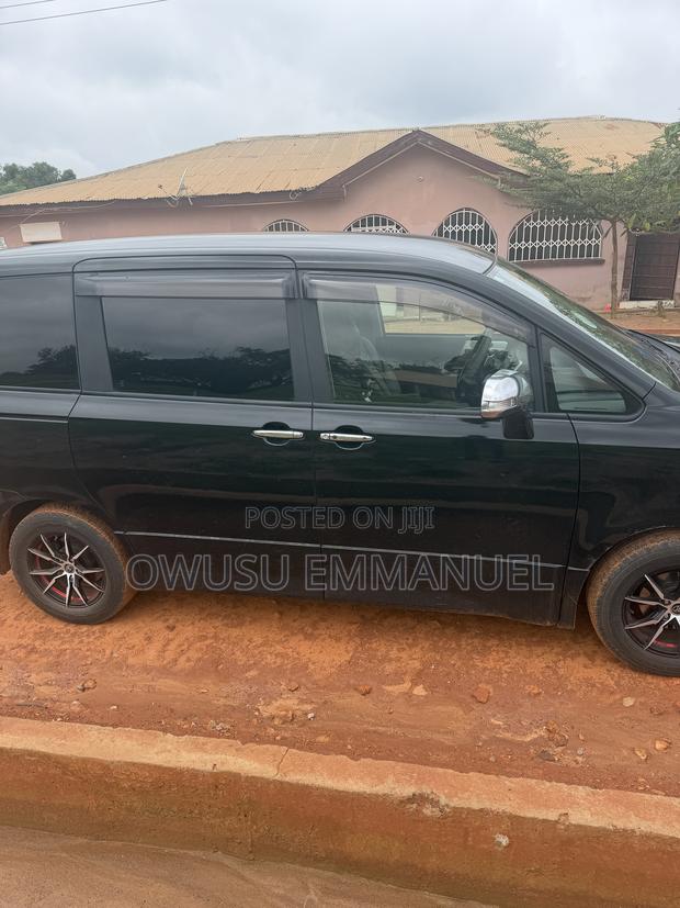 Toyota Voxy 2013 Black