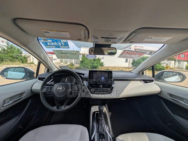 Toyota Corolla LE 2021 White