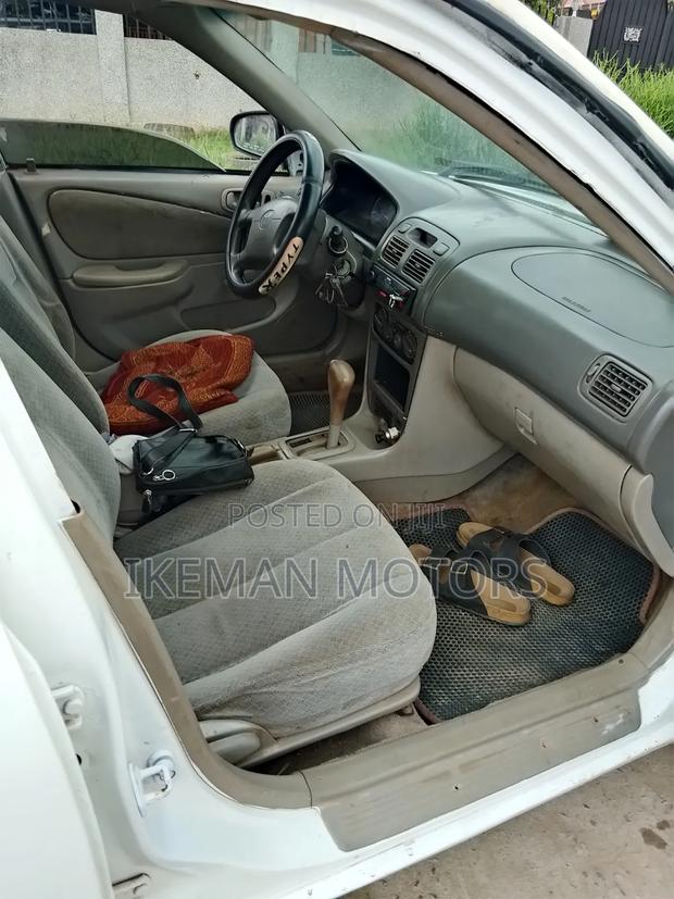 Toyota Corolla 2002 White