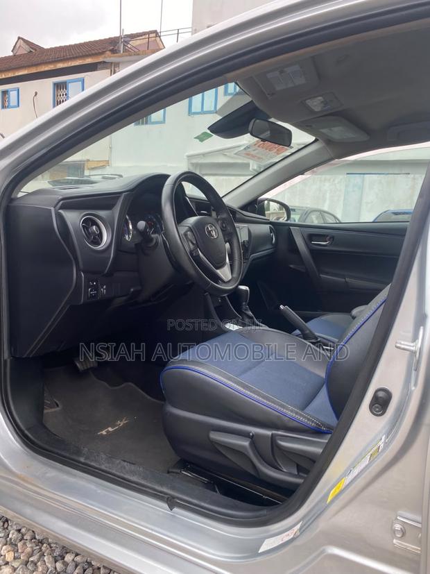 Toyota Corolla SE (1.8L 4cyl 2A) 2019 Silver