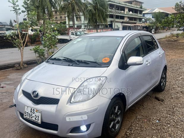 Toyota Vitz 1.3 FWD 5dr 2010 Silver