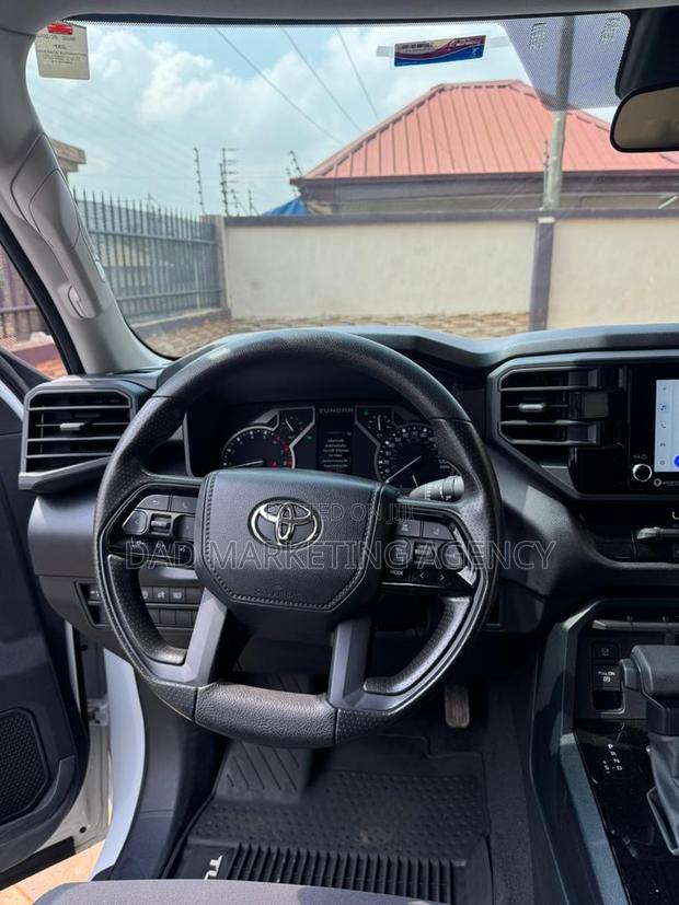 Toyota Tundra 2022 White