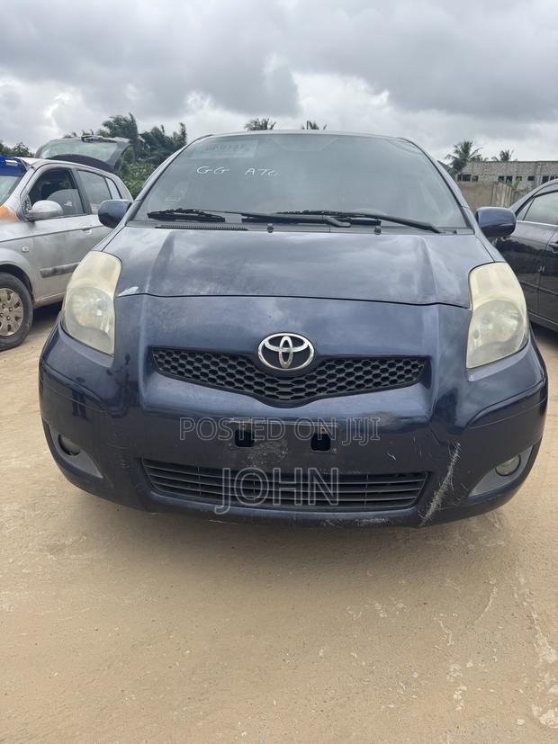 Toyota Yaris Base Hatchback 5dr 2010 Blue