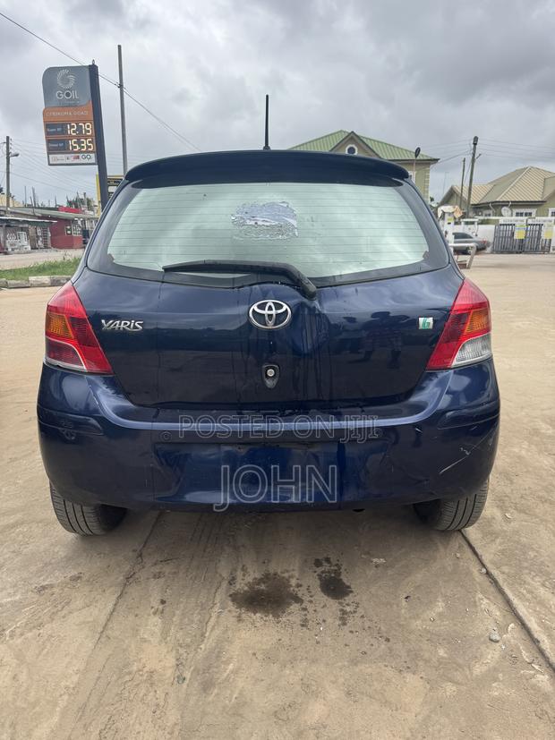 Toyota Yaris Base Hatchback 5dr 2010 Blue