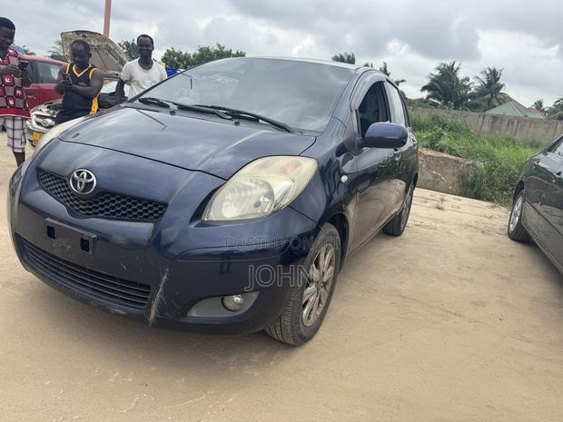 Toyota Yaris Base Hatchback 5dr 2010 Blue