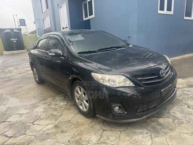 Toyota Corolla Altis 2012 Black