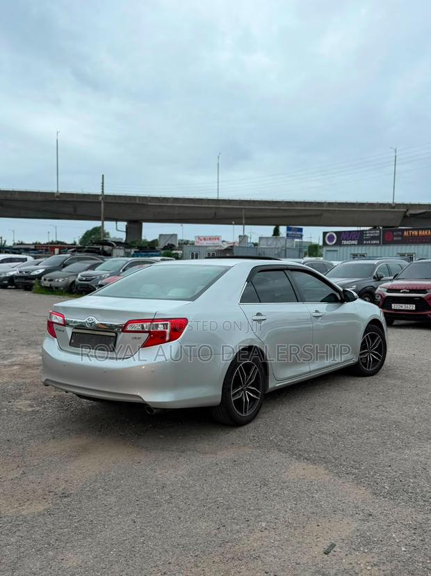 Toyota Camry SE 4dr Sedan (2.5L 4cyl 6A) 2012 Gray