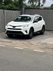 Toyota RAV4 XLE 4dr SUV (2.5L 4cyl 6A) 2018 White for sale