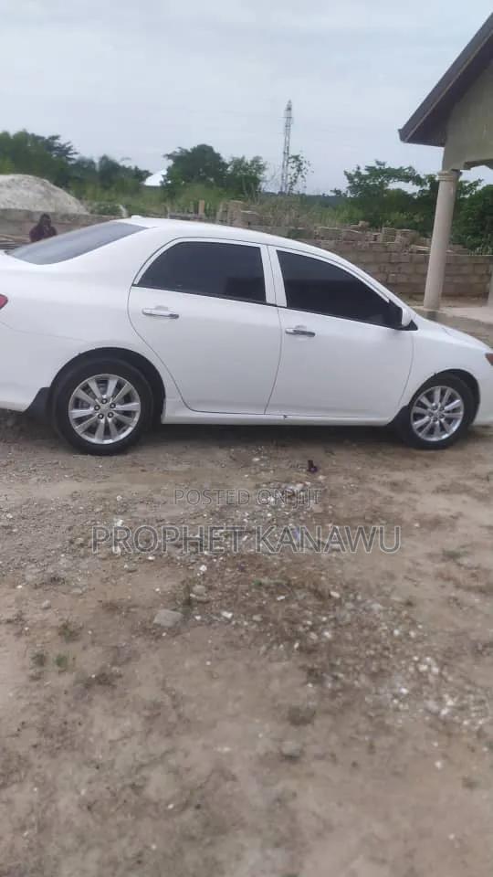 Toyota Corolla 2011 White