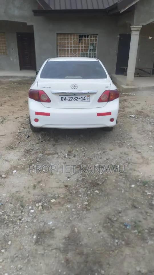 Toyota Corolla 2011 White