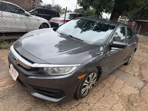 Honda Civic EX 4dr Hatchback (1.5L 4cyl) 2017 Gray