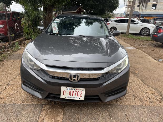 Honda Civic EX 4dr Hatchback (1.5L 4cyl) 2017 Gray
