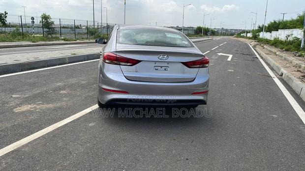 Hyundai Elantra 2017 Silver