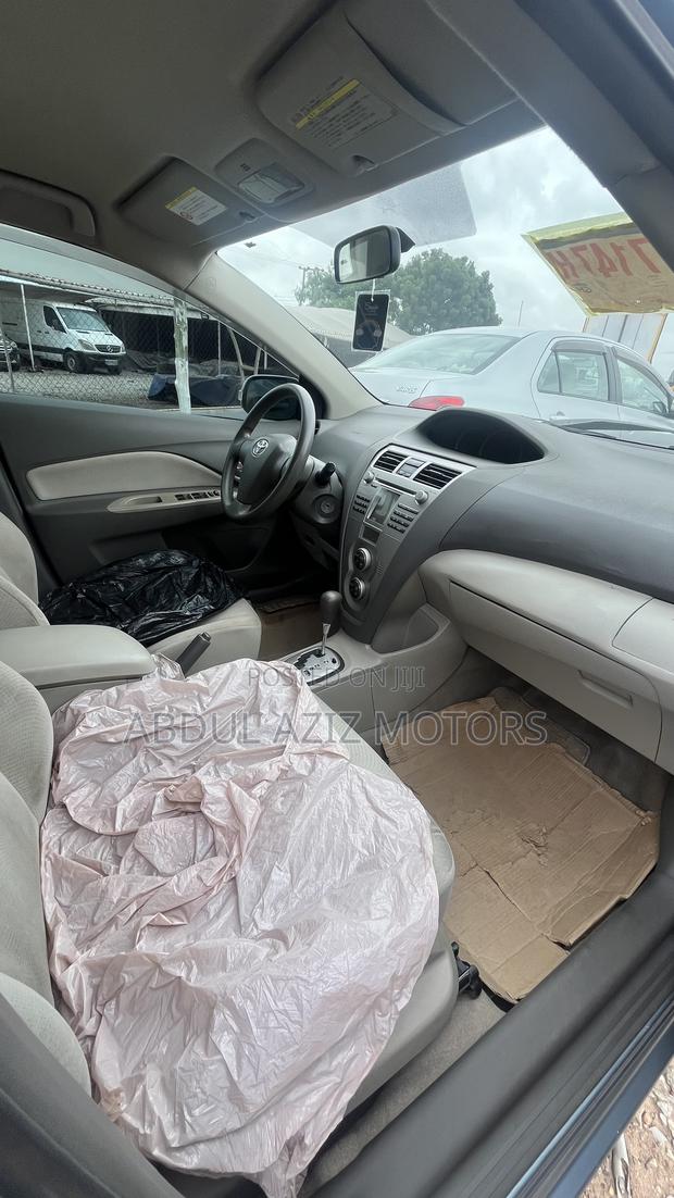 Toyota Yaris 2011 Blue