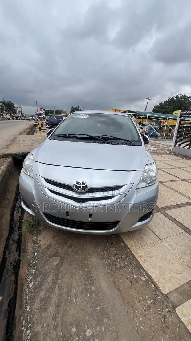 Toyota Yaris 2011 Silver