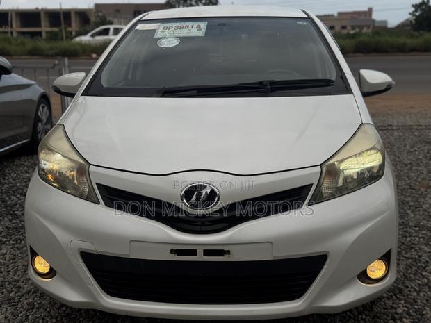 Toyota Vitz 1.3 FWD 5dr 2013 White