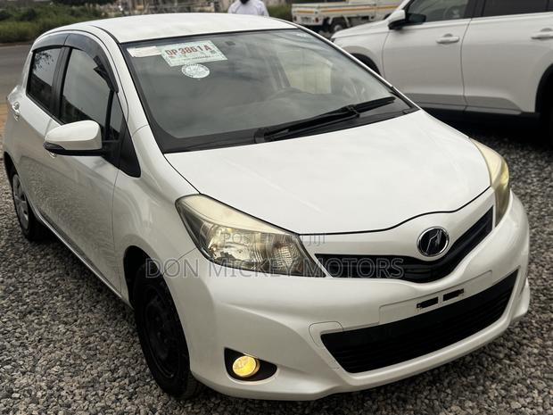 Toyota Vitz 1.3 FWD 5dr 2013 White