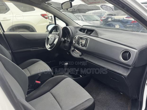 Toyota Vitz 1.3 FWD 5dr 2013 White