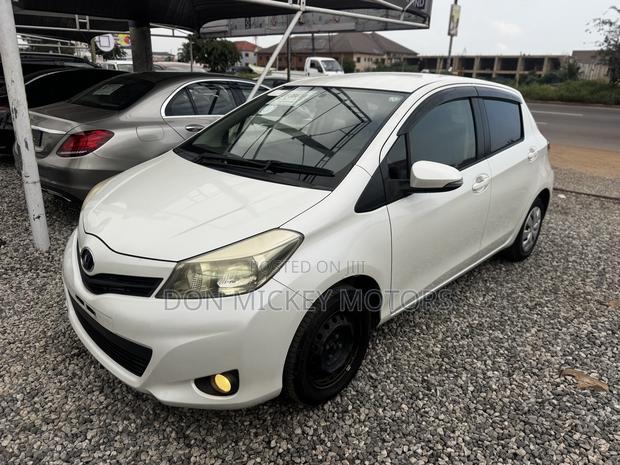 Toyota Vitz 1.3 FWD 5dr 2013 White