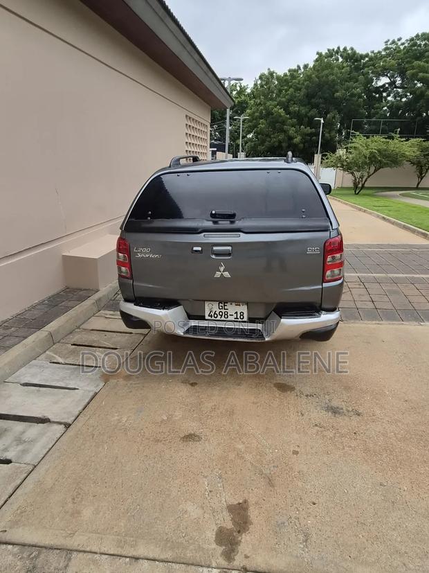 Mitsubishi L200 2018 Gray