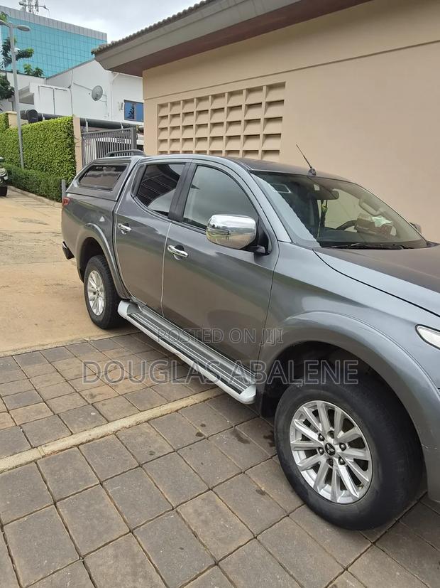 Mitsubishi L200 2018 Gray