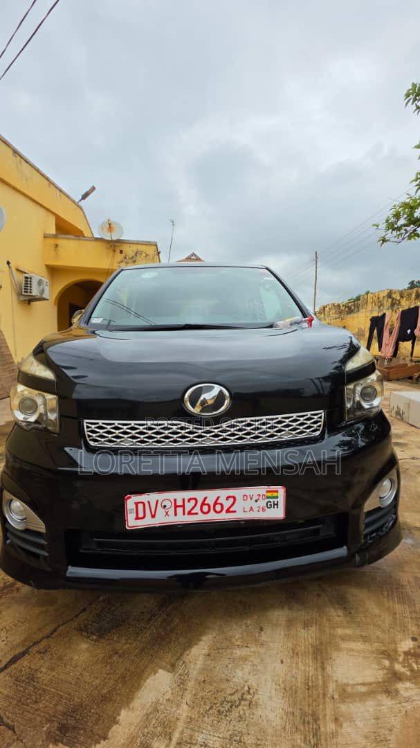 Toyota Voxy X 4WD 8-Seater 2012 Black