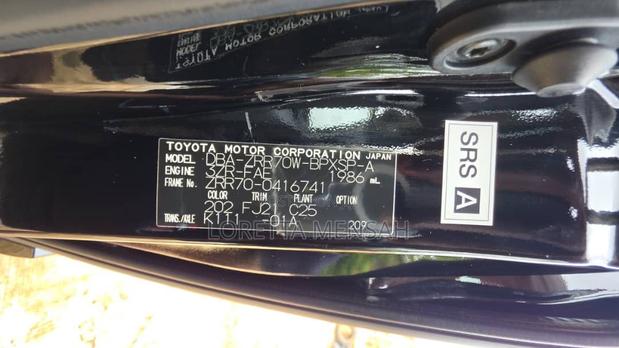 Toyota Voxy X 4WD 8-Seater 2012 Black