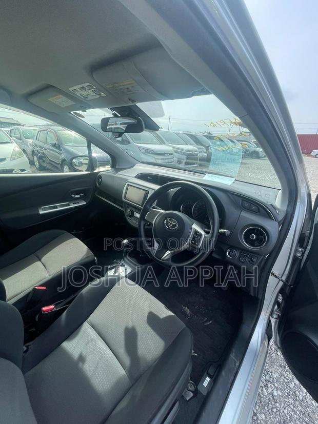 Toyota Vitz 1.3 AWD 5dr 2015 Silver