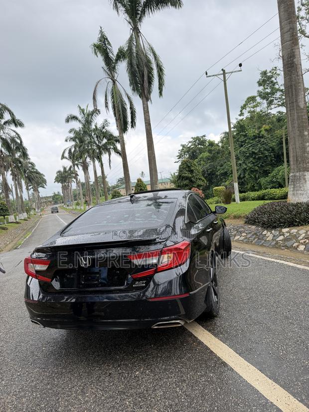 Honda Accord Touring 2.0T 2018 Black