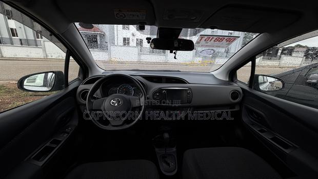 Toyota Vitz 1.0 FWD 5dr 2016 Silver