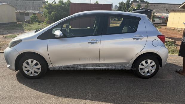 Toyota Vitz 1.0 FWD 5dr 2016 Silver