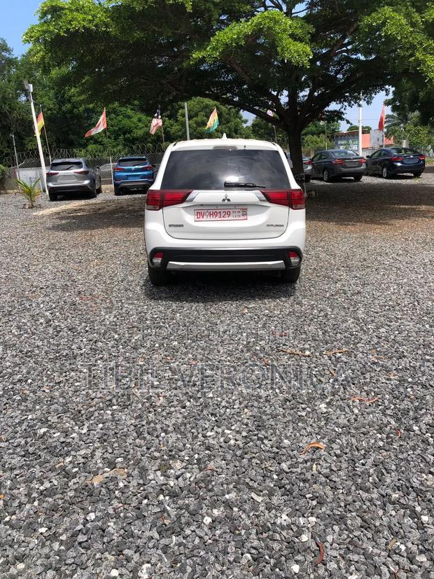 Mitsubishi Outlander 2017 White