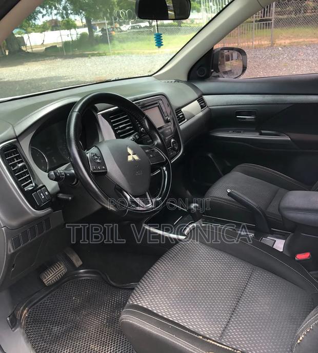 Mitsubishi Outlander 2017 White