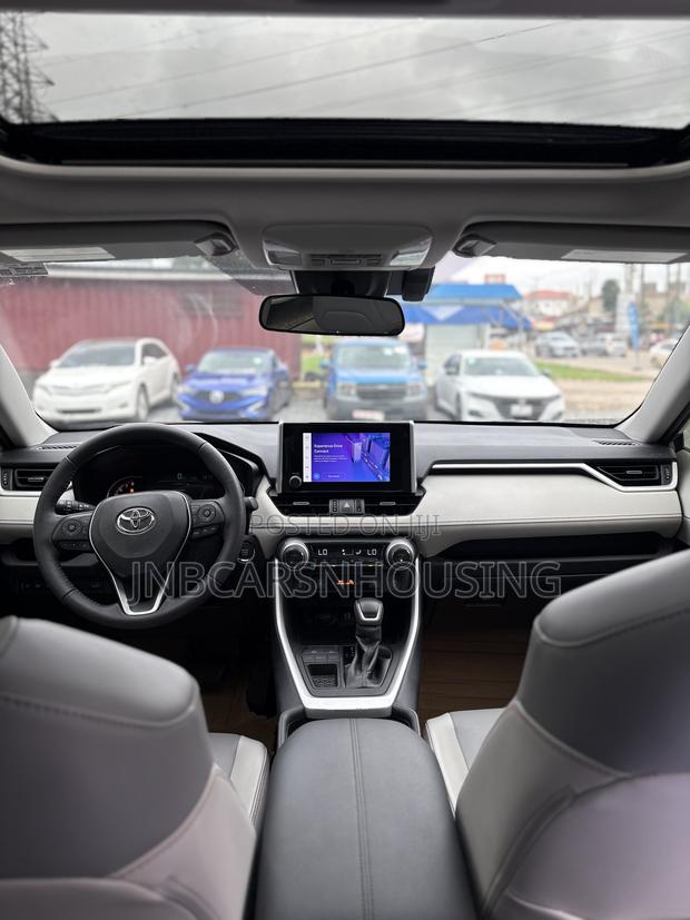 Toyota RAV4 XLE Premium FWD 2023 Gray