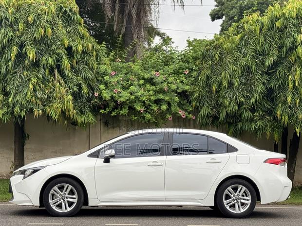 Toyota Corolla LE 2023 White