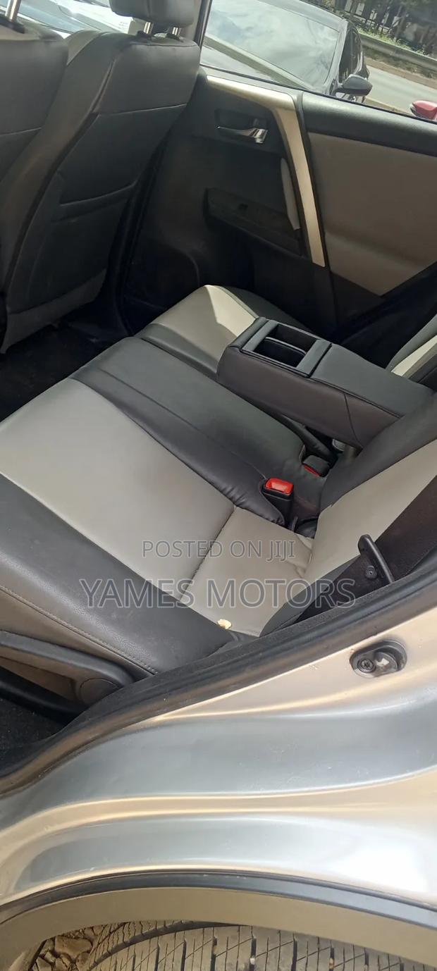 Toyota RAV4 Limited 4dr SUV AWD (2.5L 4cyl 6A) 2015 Silver