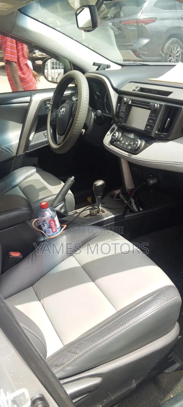 Toyota RAV4 Limited 4dr SUV AWD (2.5L 4cyl 6A) 2015 Silver