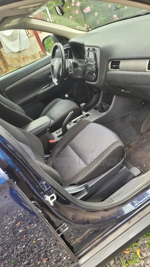 Mitsubishi Outlander 2017 Blue