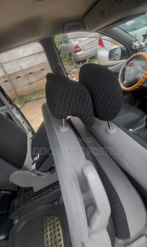 Toyota Sienta 1.5 FWD 2009 Silver