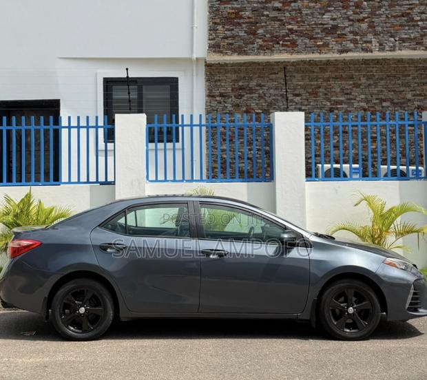 Toyota Corolla LE Eco (1.8L 4cyl 2A) 2019 Gray