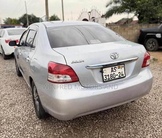 Toyota Belta 2010 Silver