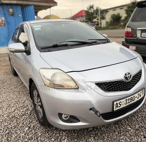 Toyota Belta 2010 Silver