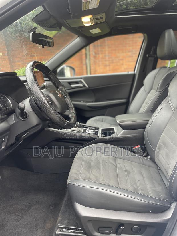 Mitsubishi Outlander SE Launch Edition 2022 White