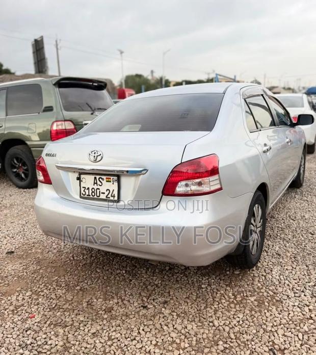 Toyota Belta 2010 Silver
