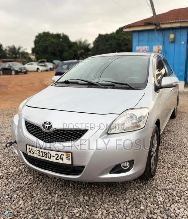 Toyota Belta 2010 Silver
